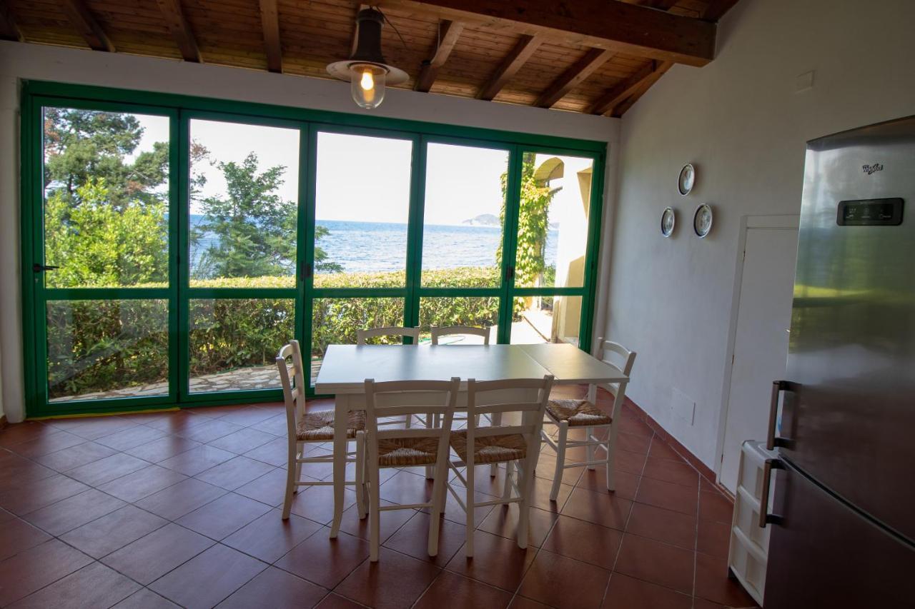 Villa Le Sprizze A Bordo Del Mare - Goelba 马西亚娜马里纳 外观 照片